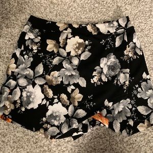 B1G1 Free items under $10! Envelope skirt size s/m